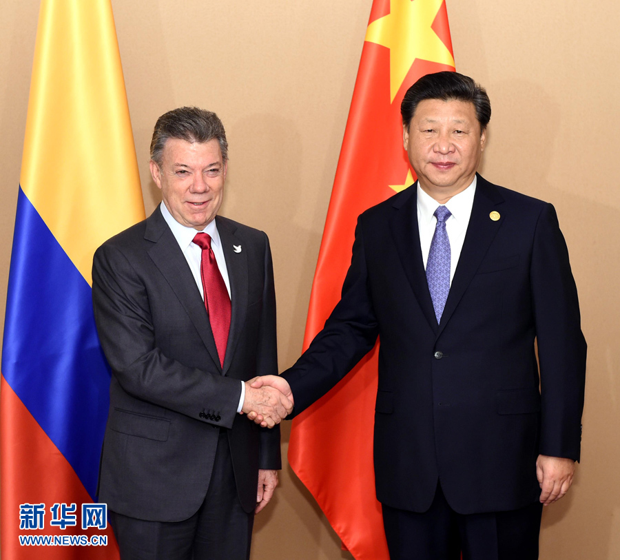 11月18日，國家主席習近平在菲律賓馬尼拉會見哥倫比亞總統(tǒng)桑托斯。 新華社記者 饒愛民 攝