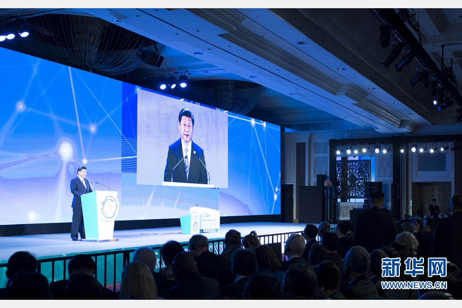 11月18日，國家主席習近平在菲律賓馬尼拉出席亞太經(jīng)合組織（APEC）工商領(lǐng)導人峰會并發(fā)表主旨演講。 新華社記者 王曄 攝