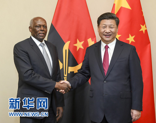 12月3日，國家主席習近平在約翰內(nèi)斯堡會見安哥拉總統(tǒng)多斯桑托斯。 新華社記者 謝環(huán)馳 攝