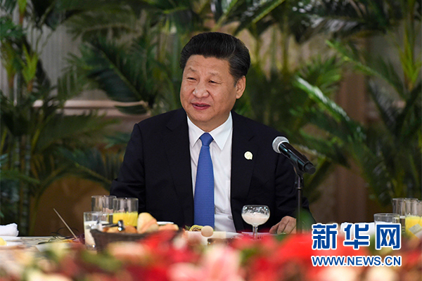 12月4日，國家主席習(xí)近平在約翰內(nèi)斯堡集體會(huì)見13位非洲國家領(lǐng)導(dǎo)人。 新華社記者 謝環(huán)馳 攝