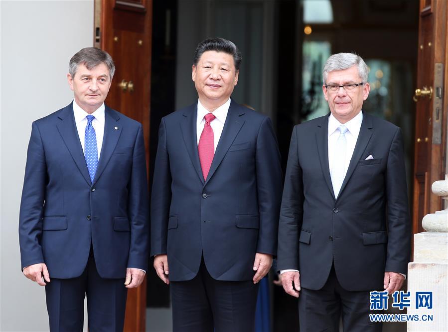 6月20日，國家主席習近平在華沙瓦津基公園水上宮殿會見波蘭參議長卡切夫斯基（右）和眾議長庫赫欽斯基。 新華社記者 姚大偉 攝  