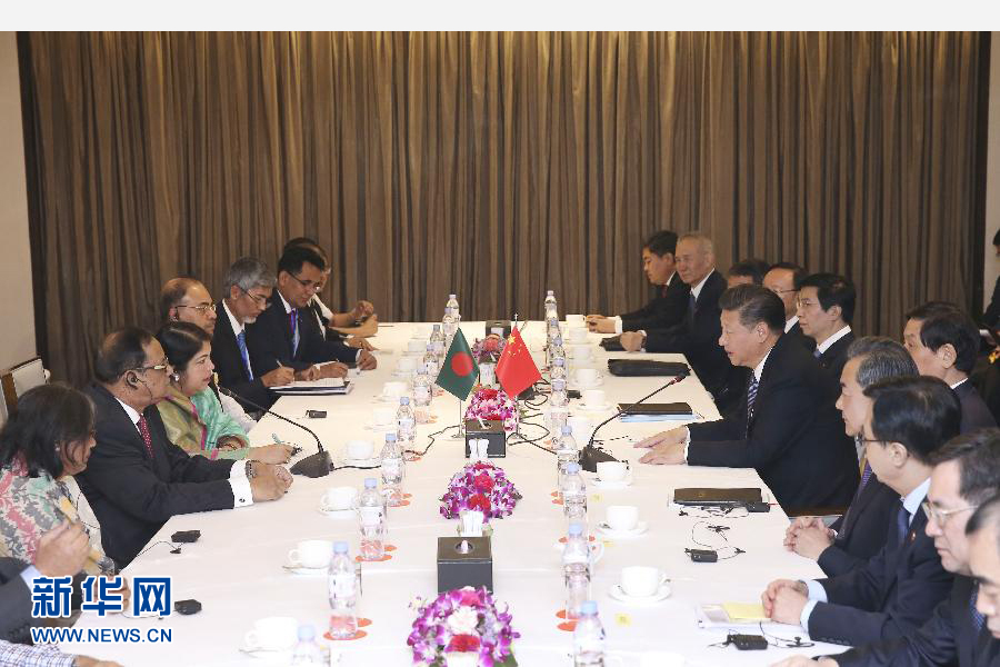 10月14日，國家主席習近平在達卡會見孟加拉國國民議會議長喬杜里。 新華社記者龐興雷攝 