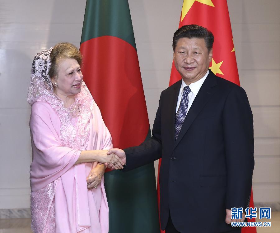 10月14日，國家主席習(xí)近平在達(dá)卡會(huì)見孟加拉國民族主義黨主席卡莉達(dá)&middot;齊亞。  新華社記者龐興雷攝 