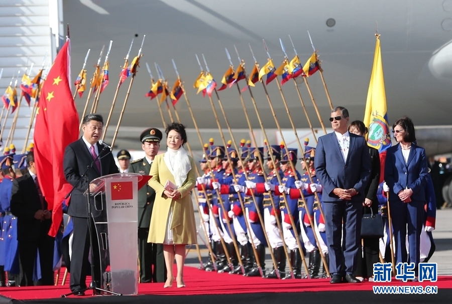 當(dāng)?shù)貢r(shí)間11月17日，國(guó)家主席習(xí)近平乘專機(jī)抵達(dá)基多，開(kāi)始對(duì)厄瓜多爾共和國(guó)進(jìn)行國(guó)事訪問(wèn)。厄瓜多爾總統(tǒng)科雷亞在機(jī)場(chǎng)為習(xí)近平舉行隆重歡迎儀式。這是習(xí)近平在歡迎儀式上致辭。新華社記者 馬占成 攝 
