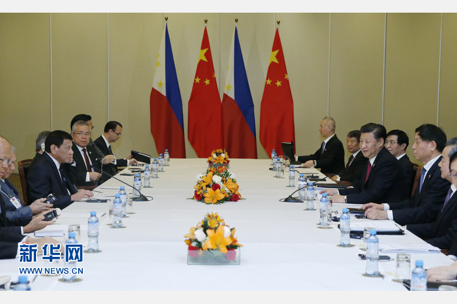 11月19日，國(guó)家主席習(xí)近平在利馬會(huì)見(jiàn)菲律賓總統(tǒng)杜特爾特。新華社記者 鞠鵬 攝