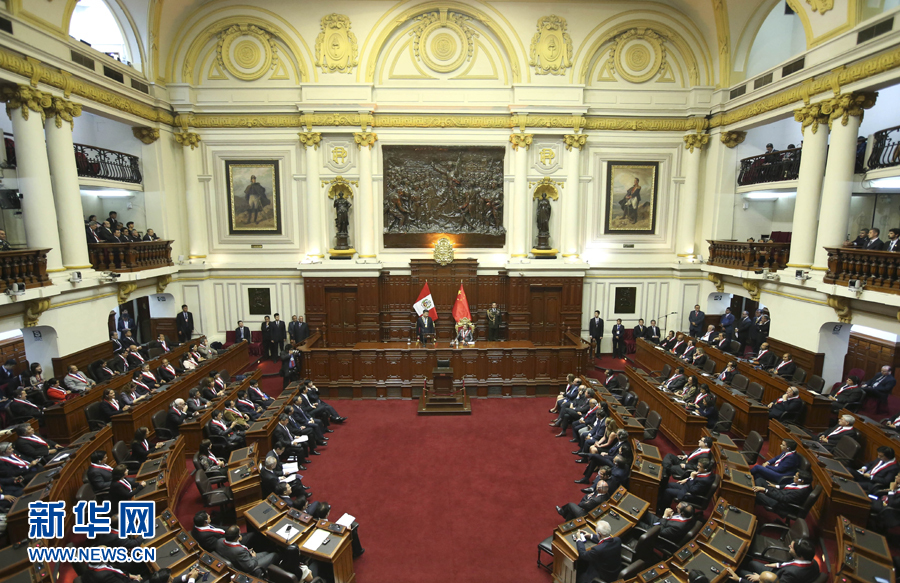 11月21日，國(guó)家主席習(xí)近平在秘魯國(guó)會(huì)發(fā)表題為《同舟共濟(jì)、揚(yáng)帆遠(yuǎn)航，共創(chuàng)中拉關(guān)系美好未來(lái)》的重要演講。 新華社記者 龐興雷 攝