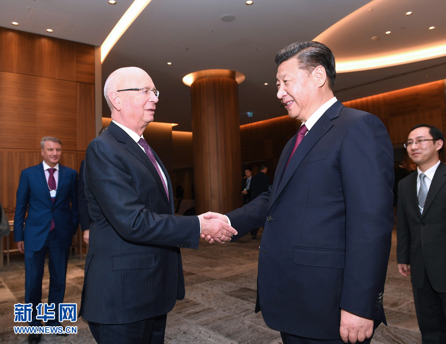 1月17日，國(guó)家主席習(xí)近平在瑞士達(dá)沃斯會(huì)見世界經(jīng)濟(jì)論壇主席施瓦布。 新華社記者 饒愛民 攝