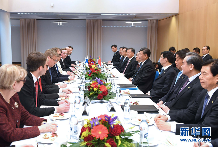 4月5日，國(guó)家主席習(xí)近平在赫爾辛基會(huì)見芬蘭總理西比萊。 新華社記者饒愛民 攝 