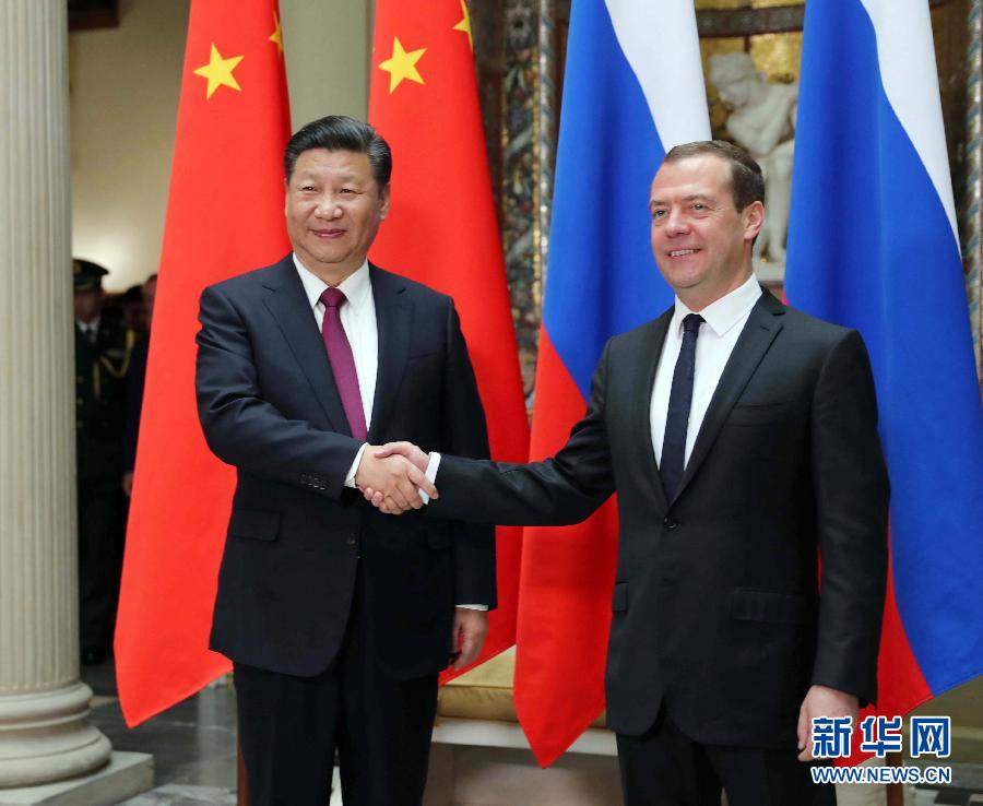 7月4日，國家主席習(xí)近平在莫斯科會見俄羅斯總理梅德韋杰夫。新華社記者 劉衛(wèi)兵 攝