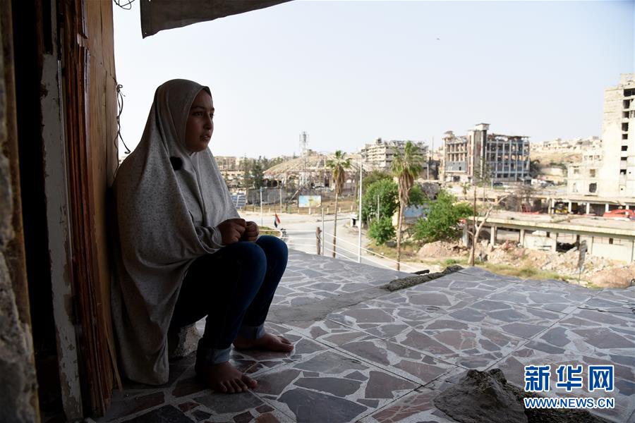 （國際&middot;圖文互動(dòng)）（1）上學(xué)夢(mèng)何處安放&mdash;&mdash;敘利亞女孩阿明娜的危樓生活