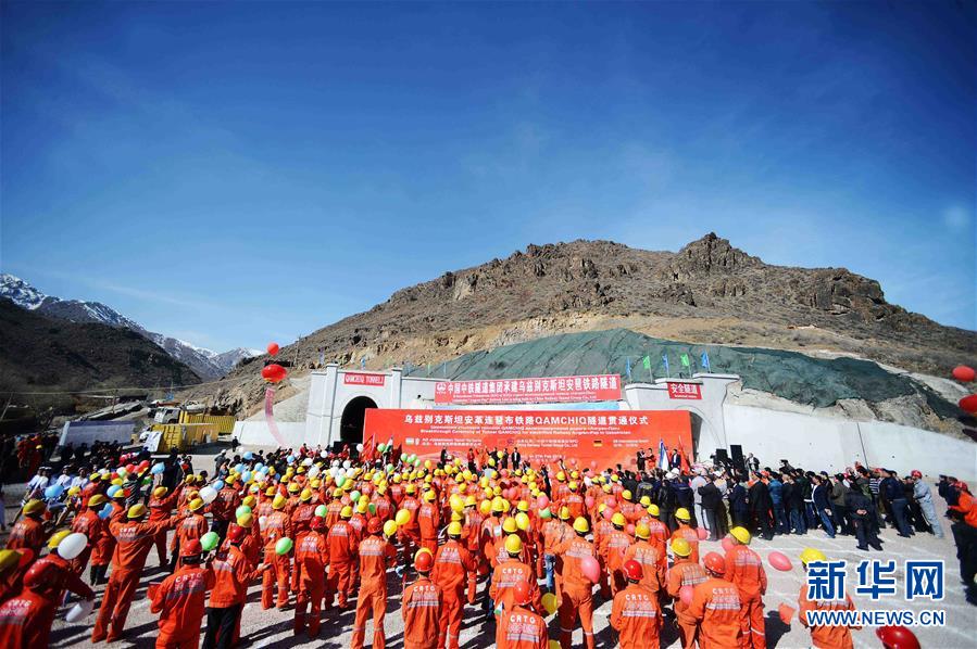 （新華全媒頭條&middot;圖文互動）（3）構(gòu)建命運共同體　開啟上合新時代&mdash;&mdash;習(xí)近平主席推動上合組織發(fā)展五年間