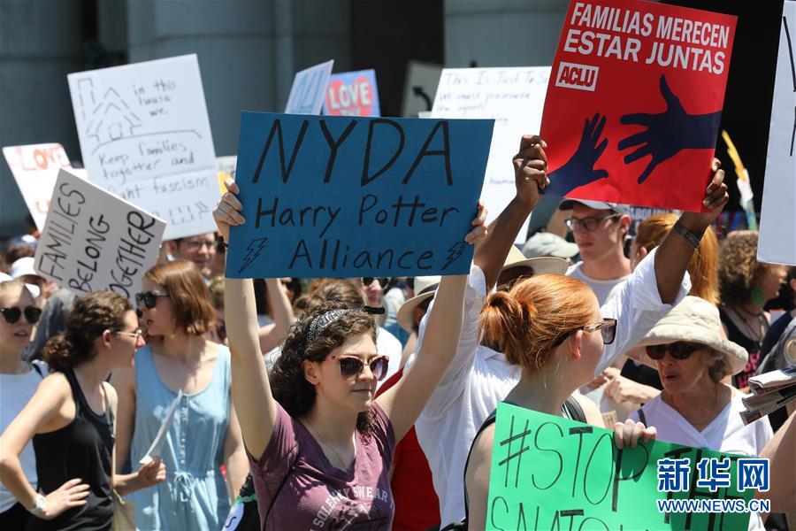 (國(guó)際)(4)美國(guó)多地舉行反對(duì)移民執(zhí)法政策抗議活動(dòng)