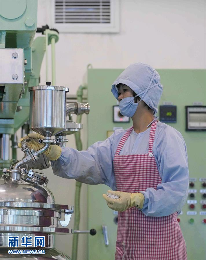 （圖文互動(dòng)）&ldquo;銀河&rdquo;飄香進(jìn)萬家&mdash;&mdash;平壤化妝品廠走訪記