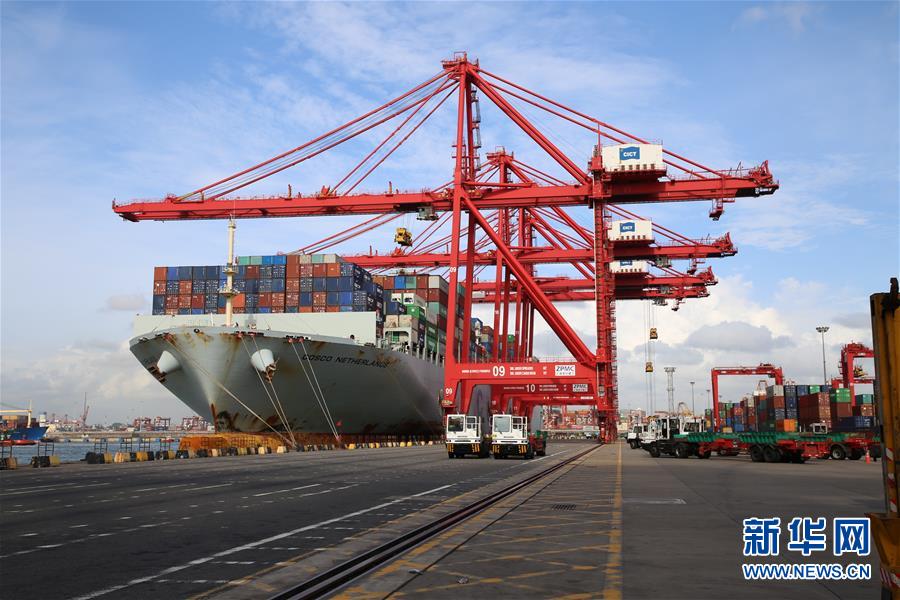 (國際·圖文互動)(1)“一帶一路”乘長風(fēng) 時隔四年又重逢——記“中遠荷蘭”號再次停靠科倫坡港