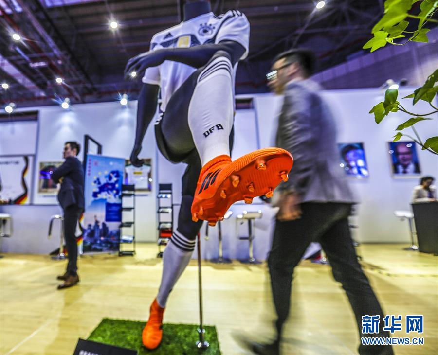 (新華全媒頭條·圖文互動(dòng))(14)人間正道 浩蕩前行——習(xí)近平主席出席首屆中國(guó)國(guó)際進(jìn)口博覽會(huì)紀(jì)實(shí)