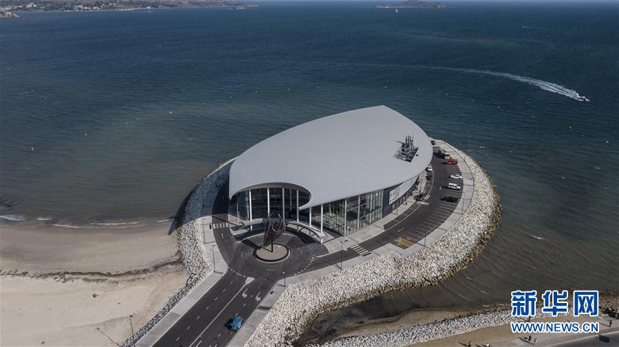 （新華全媒頭條&middot;圖文互動(dòng)）（2）特稿：深化周邊友好　共促亞太繁榮&mdash;&mdash;寫在習(xí)近平主席出席亞太經(jīng)合組織第二十六次領(lǐng)導(dǎo)人非正式會(huì)議，對(duì)巴布亞新幾內(nèi)亞、文萊和菲律賓進(jìn)行國(guó)事訪問(wèn)并在巴新同建交太平洋島國(guó)領(lǐng)導(dǎo)人會(huì)晤之際