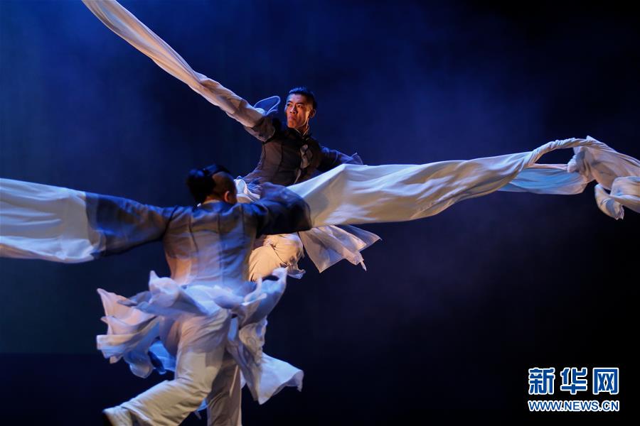 （國際）（6）&ldquo;中國紅&rdquo;海外閃爍 慶春節(jié)年味正濃