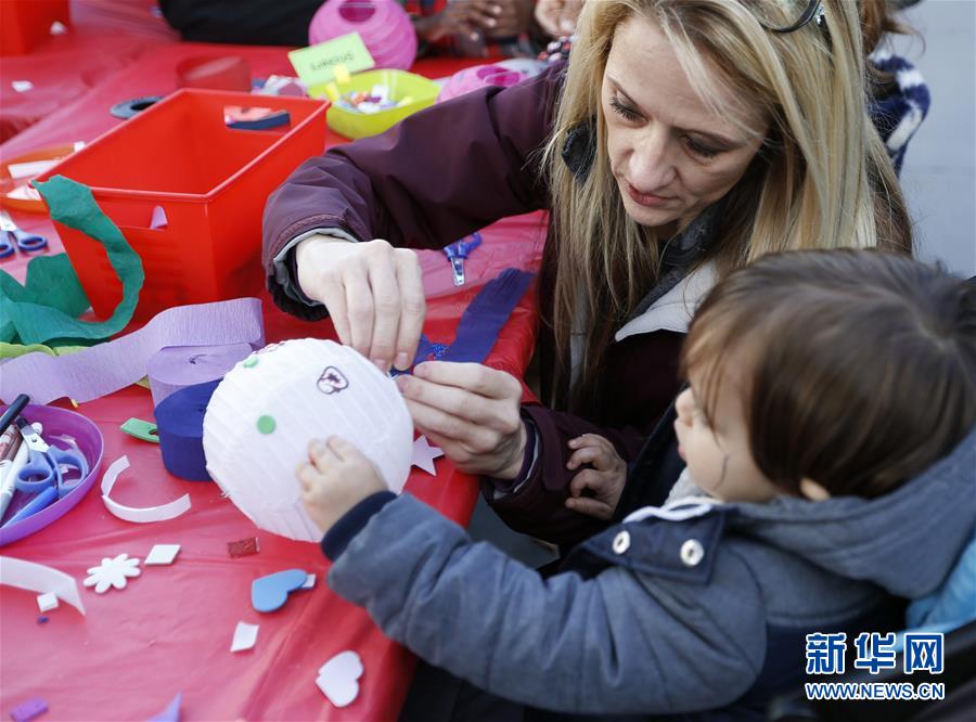（國際&middot;圖文互動）（3）到洛杉磯農(nóng)夫市場紅紅火火過大年