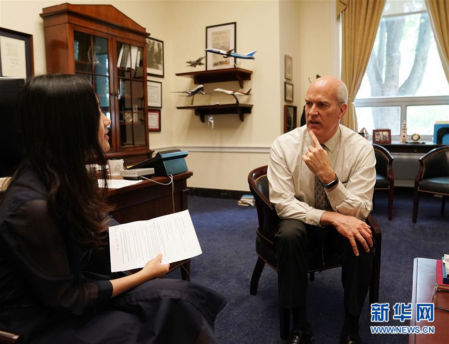 （國際&middot;圖文互動）（1）專訪：美政府加征關稅損害美國工人與消費者利益&mdash;&mdash;訪美國國會眾議院美中工作小組共同主席拉森