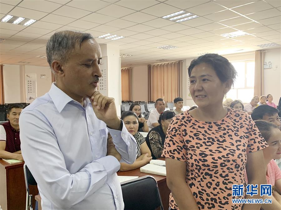 （圖文互動）（2）多國駐華使節(jié)參訪新疆：中國反恐、去極端化經(jīng)驗(yàn)值得學(xué)習(xí)借鑒