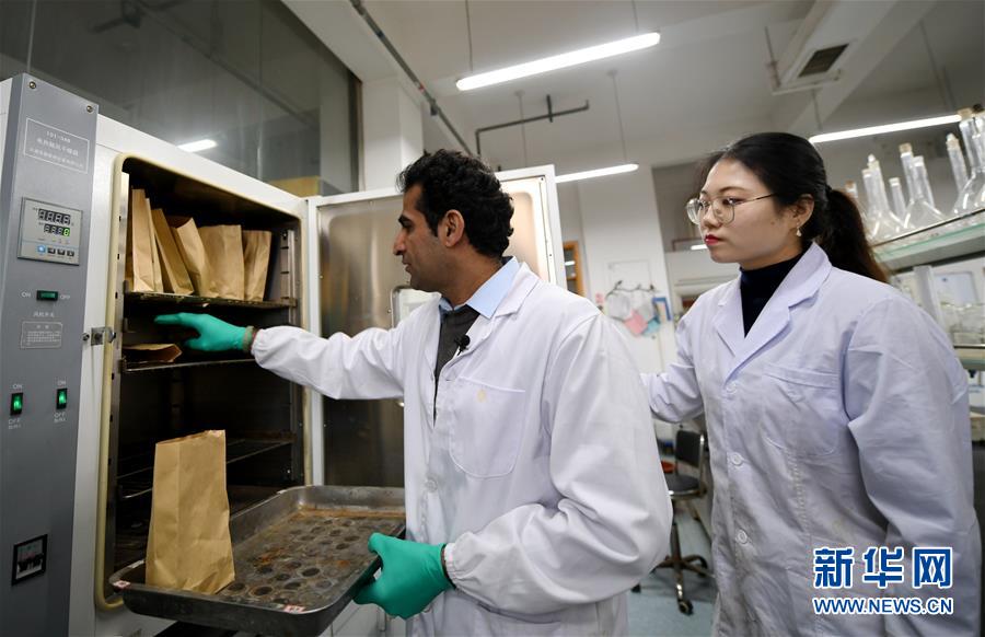 （在習近平新時代中國特色社會主義思想指引下&mdash;&mdash;新時代新作為新篇章&middot;總書記關(guān)切開放事&middot;圖文互動）（2）來中國&ldquo;學(xué)種地&rdquo;的&ldquo;洋學(xué)生&rdquo;