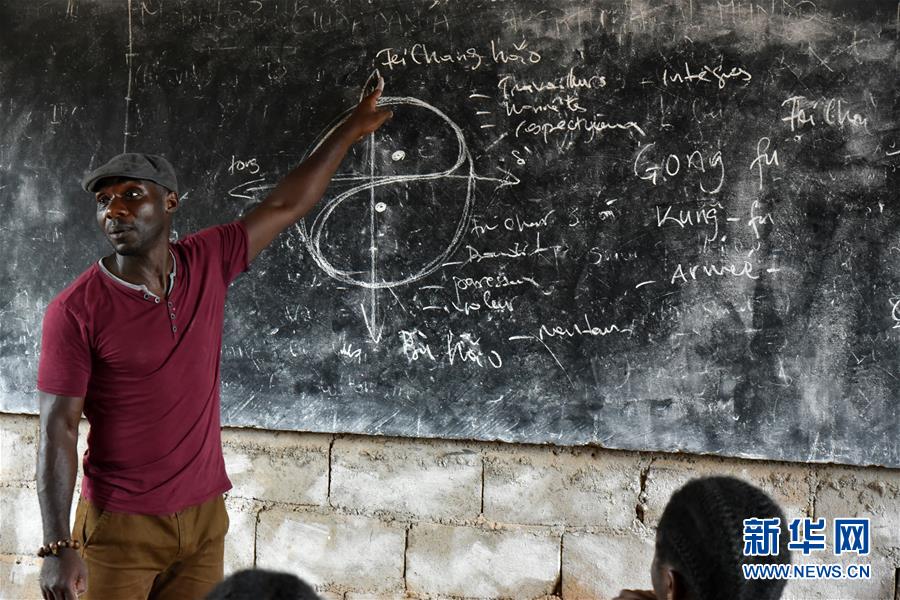 （國際&middot;圖文互動(dòng)）（5）通訊：&ldquo;我也曾混跡街頭，終于靠習(xí)武自立&rdquo;&mdash;&mdash;喀麥隆人姆巴的武術(shù)情緣