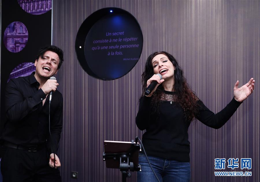 （國際&middot;圖文互動）（4）通訊：手牽手，我們共同驅(qū)散陰霾&mdash;&mdash;法國音樂人創(chuàng)作抗疫歌曲背后的故事