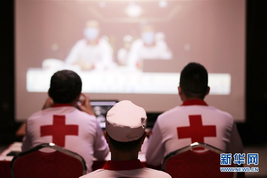 (國(guó)際疫情·圖文互動(dòng))(1)通訊:經(jīng)驗(yàn)豐富裝備精良 中國(guó)專(zhuān)家組在伊拉克助力抗疫