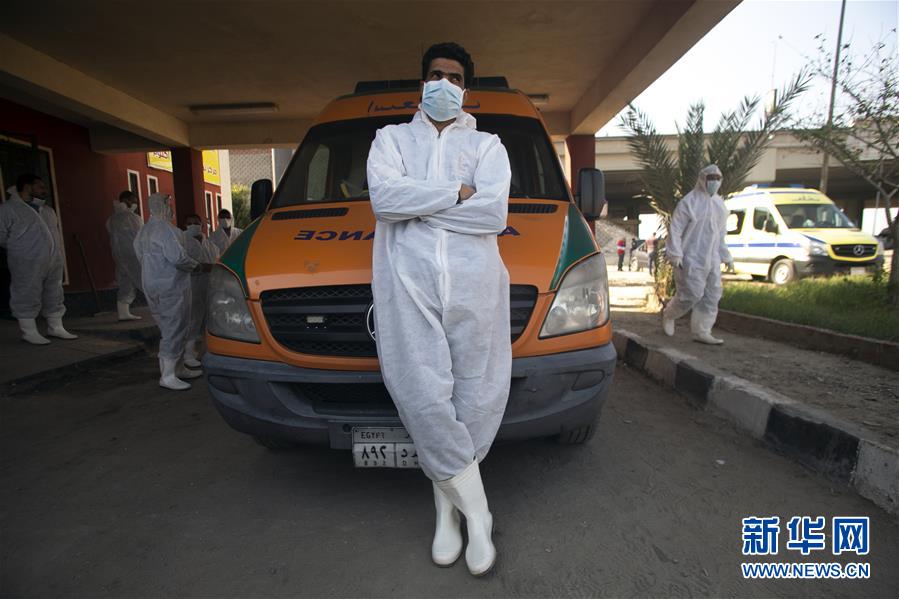 (國際疫情·圖文互動(dòng))(2)通訊:埃及救護(hù)車?yán)锏?ldquo;逆行者”