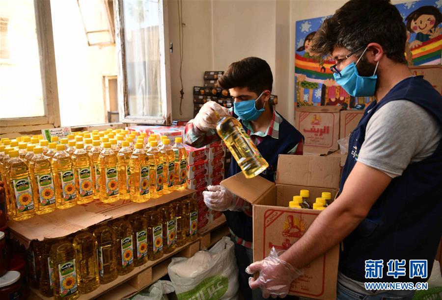 （國際疫情&middot;圖文互動）（6）通訊：疫情中，那抹笑容最難忘&mdash;&mdash;記向困難家庭發(fā)放愛心包裹的敘利亞青年志愿者