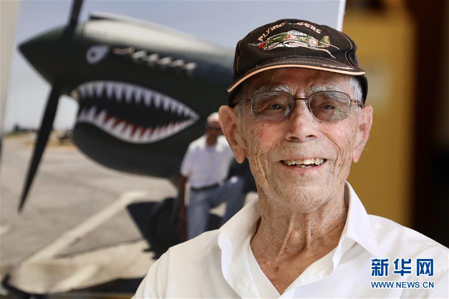 （國際&middot;圖文互動）（2）&ldquo;飛虎隊(duì)&rdquo;百歲老兵駕機(jī)重上藍(lán)天