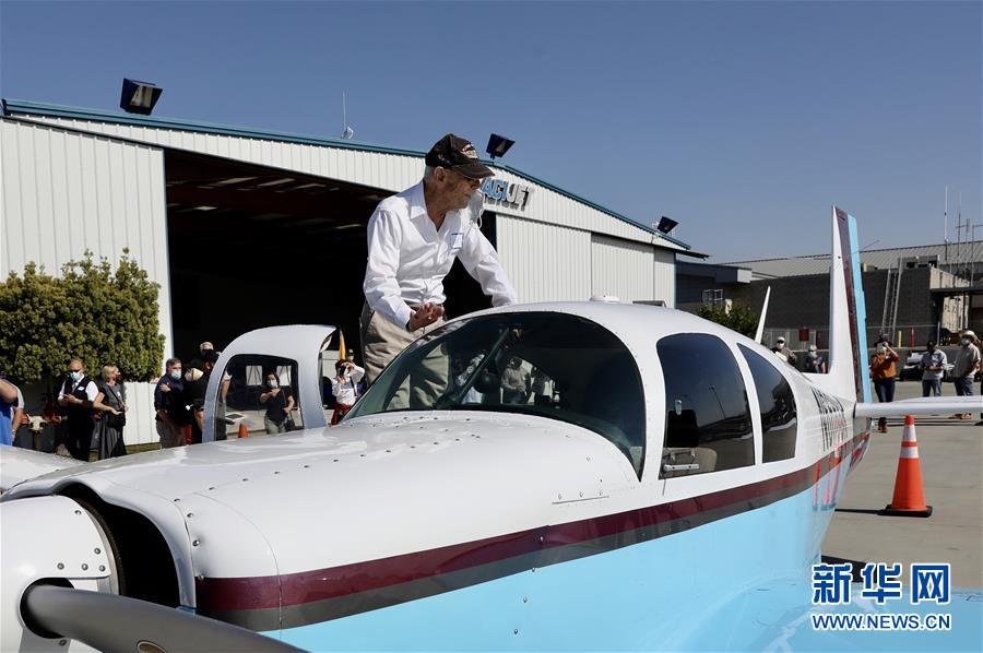 （國際&middot;圖文互動）（9）&ldquo;飛虎隊(duì)&rdquo;百歲老兵駕機(jī)重上藍(lán)天