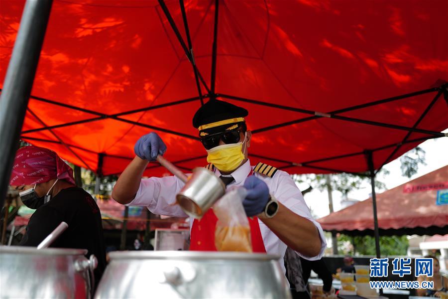 （國際&middot;圖文互動）（6）通訊：前方總有機(jī)遇&mdash;&mdash;記馬來西亞一位飛行員疫情下擺攤再就業(yè)