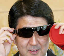 2015，安倍會(huì)繼續(xù)"暴走"嗎？