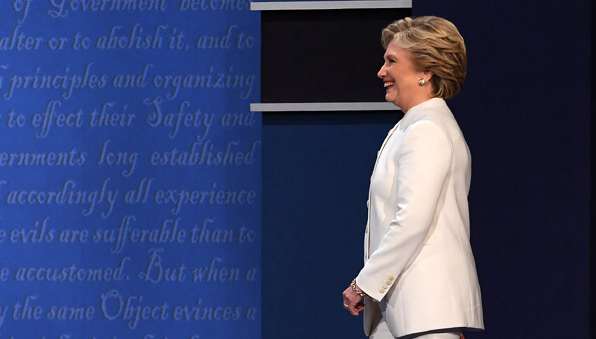 &ldquo;郵件門&rdquo;發(fā)酵：希拉里的&ldquo;水門丑聞&rdquo;還是FBI非法干政？