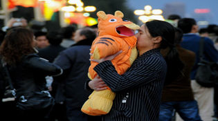 提前供暖誰說了算?天氣無常 公共服務(wù)要暖心！