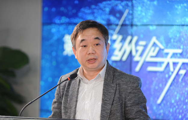 倪峰：明年看全球化，就是看中國