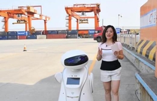 機(jī)器人帶你通關(guān)！青島與上合問與答