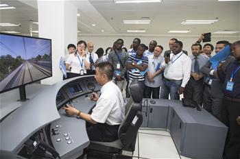 13國&ldquo;老外&rdquo;進(jìn)&ldquo;高鐵駕校&rdquo;