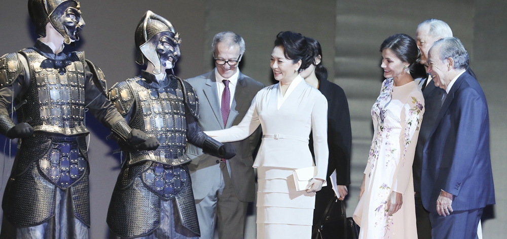 彭麗媛參觀(guān)西班牙皇家劇院