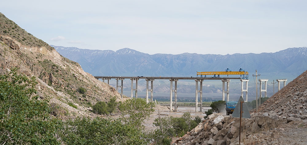 通訊：雪山腳下有條&ldquo;中國(guó)路&rdquo;
