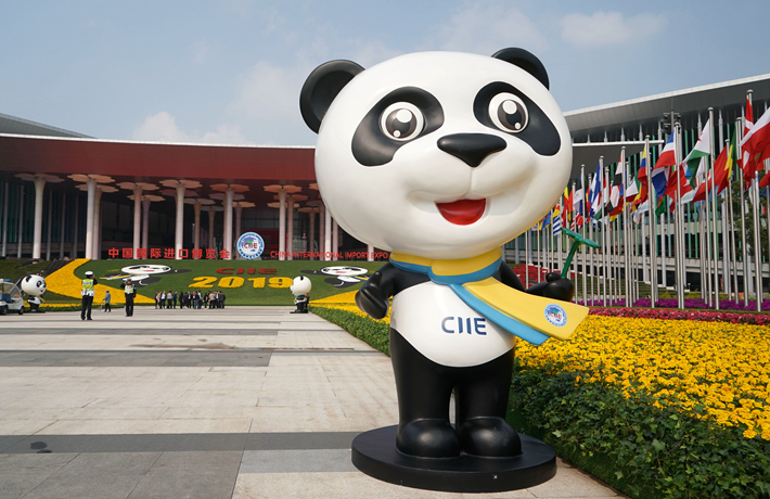 新華時評：從全球首創(chuàng)到全球盛會，進博會啟示了什么？