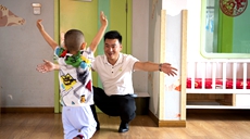 福利院里的&ldquo;龍爸爸&rdquo;