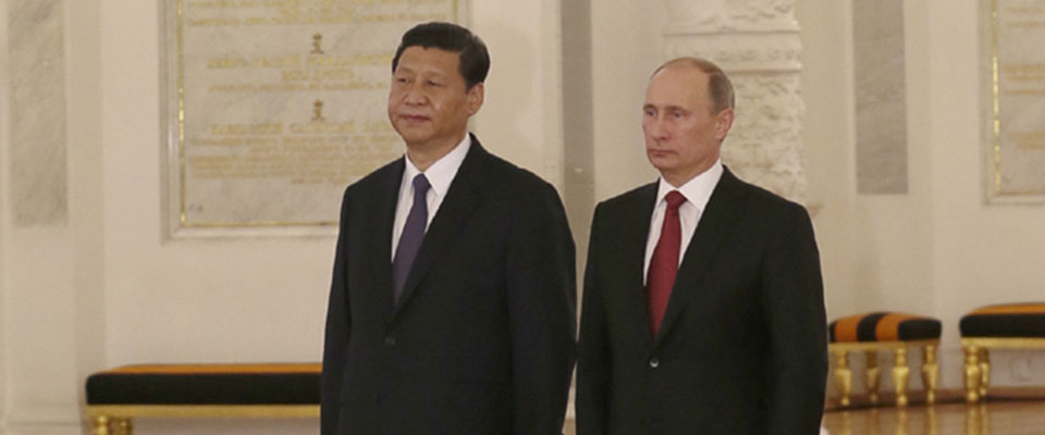 2013年3月，習(xí)近平出席普京舉行的歡迎儀式