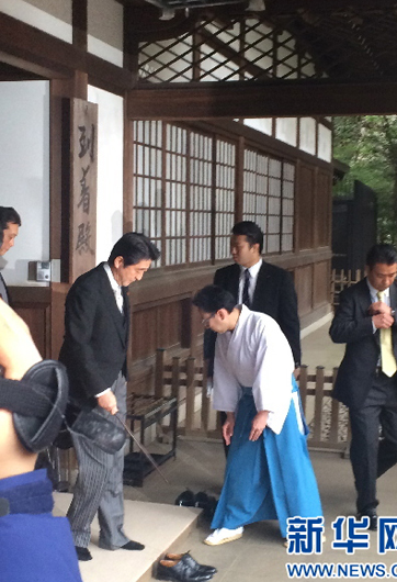 安倍為何不顧?quán)彿磳?duì)，執(zhí)意參拜？
