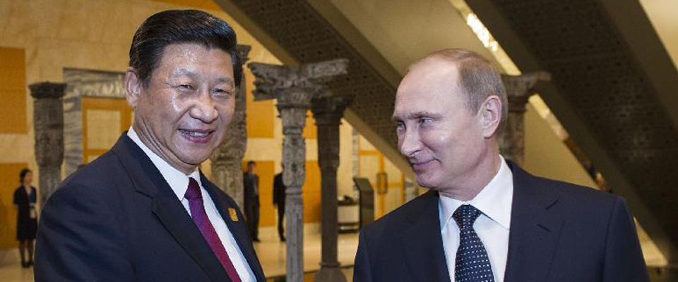 2013年10月，習(xí)近平在印尼巴厘島會(huì)見普京