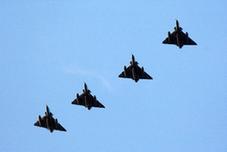 法國戰(zhàn)機摧毀數輛卡扎菲軍隊裝甲車