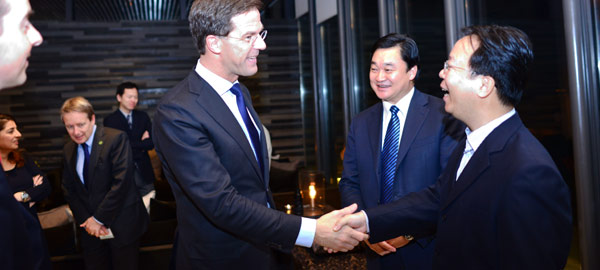 呂特稱(chēng)贊新華網(wǎng)訪談團(tuán)隊(duì)素質(zhì)高