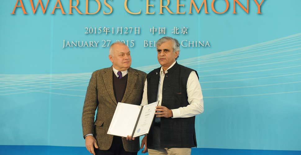 發(fā)展中國家優(yōu)秀新聞從業(yè)人員獎(jiǎng)獲得者塞納斯&middot;帕拉古米