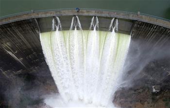 水庫(kù)&ldquo;飛瀑&rdquo;